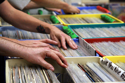 What's the deal with vinyl records? - scale2Fimages2Fentries2Fentry image file entry id 2290 20121018180537580.w 420.h 280.m crop.a center.v top