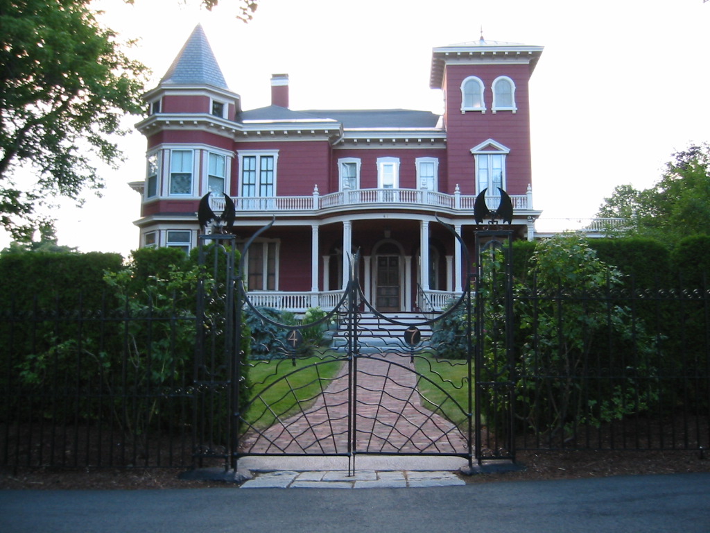 Loving the Stephen King Novels and Classic Movies - Stephenking house