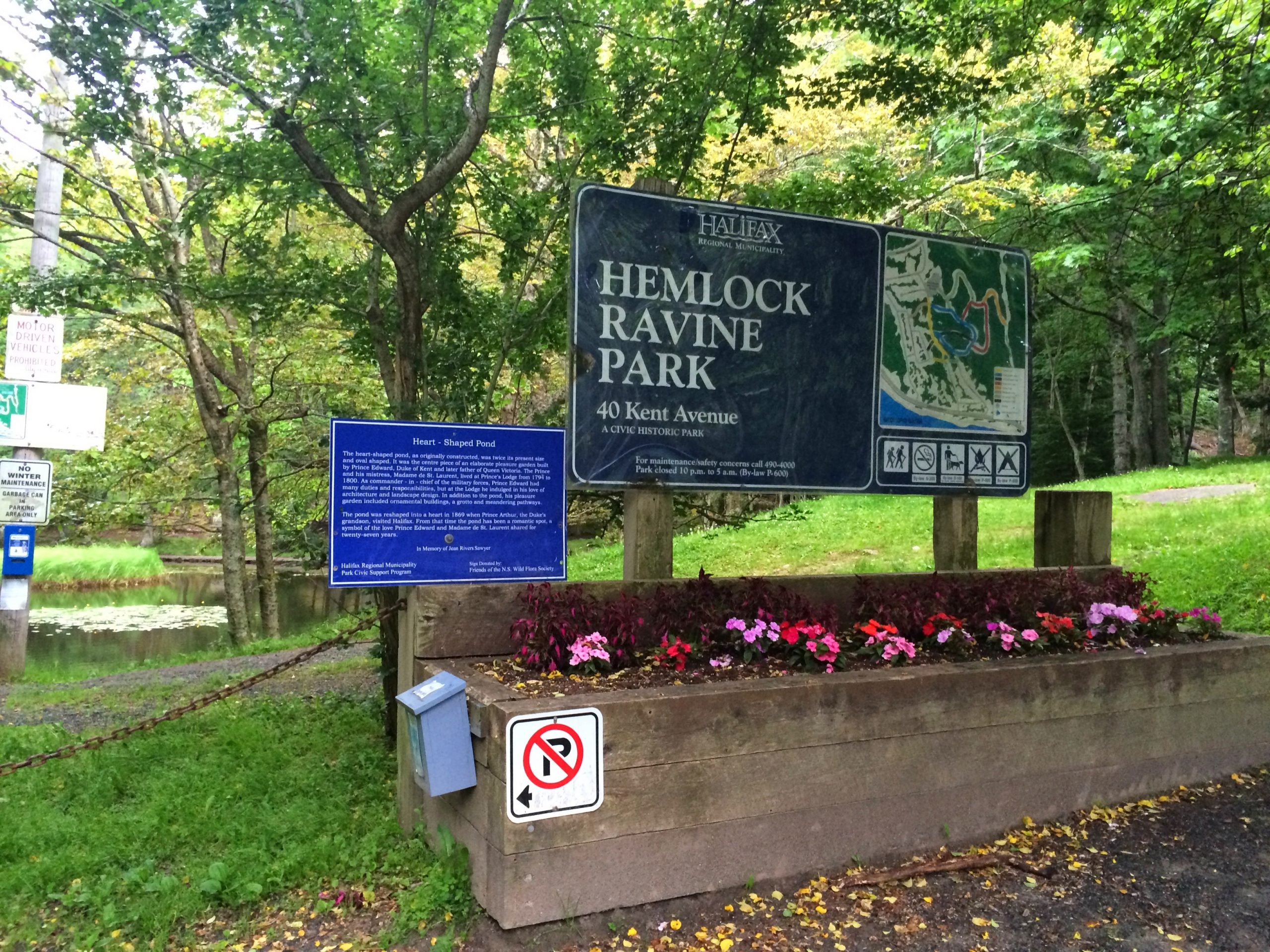 Hemlock Ravine Park trail photo 8 of 9