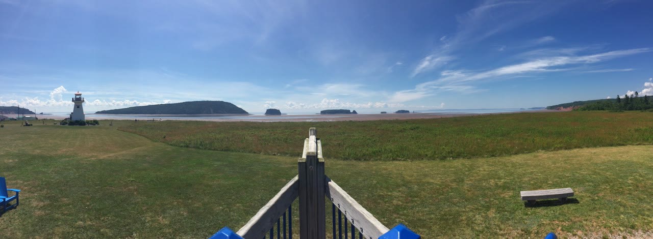 Five Islands Lighthouse Park and Bay of Fundy shoreline in Nova Scotia