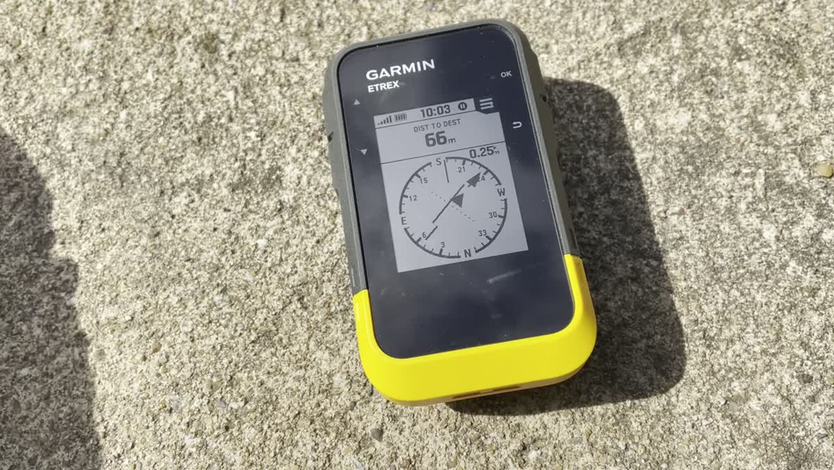Garmin eTrex SE compass page showing distance and direction to a waypoint